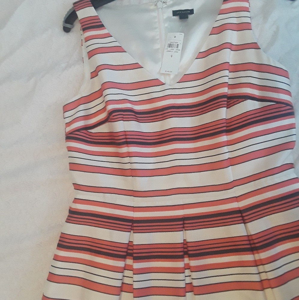Dress - Picture 3 of 3